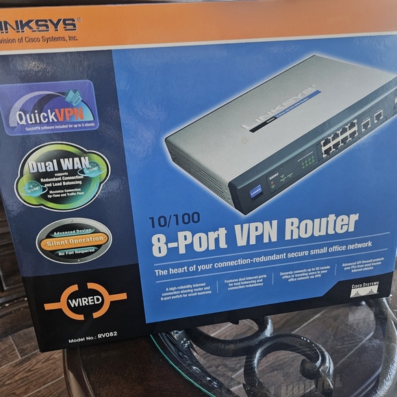 Linksys Gray 8-Port VPN Router - Picture 4 of 7